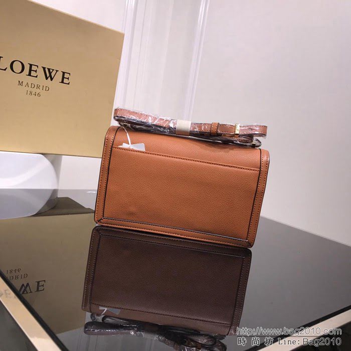 LOEWE羅意威 原單品質 Barcelona三角包 0158 最新概念款 小牛皮荔枝紋 肩背斜挎包  jdl1189